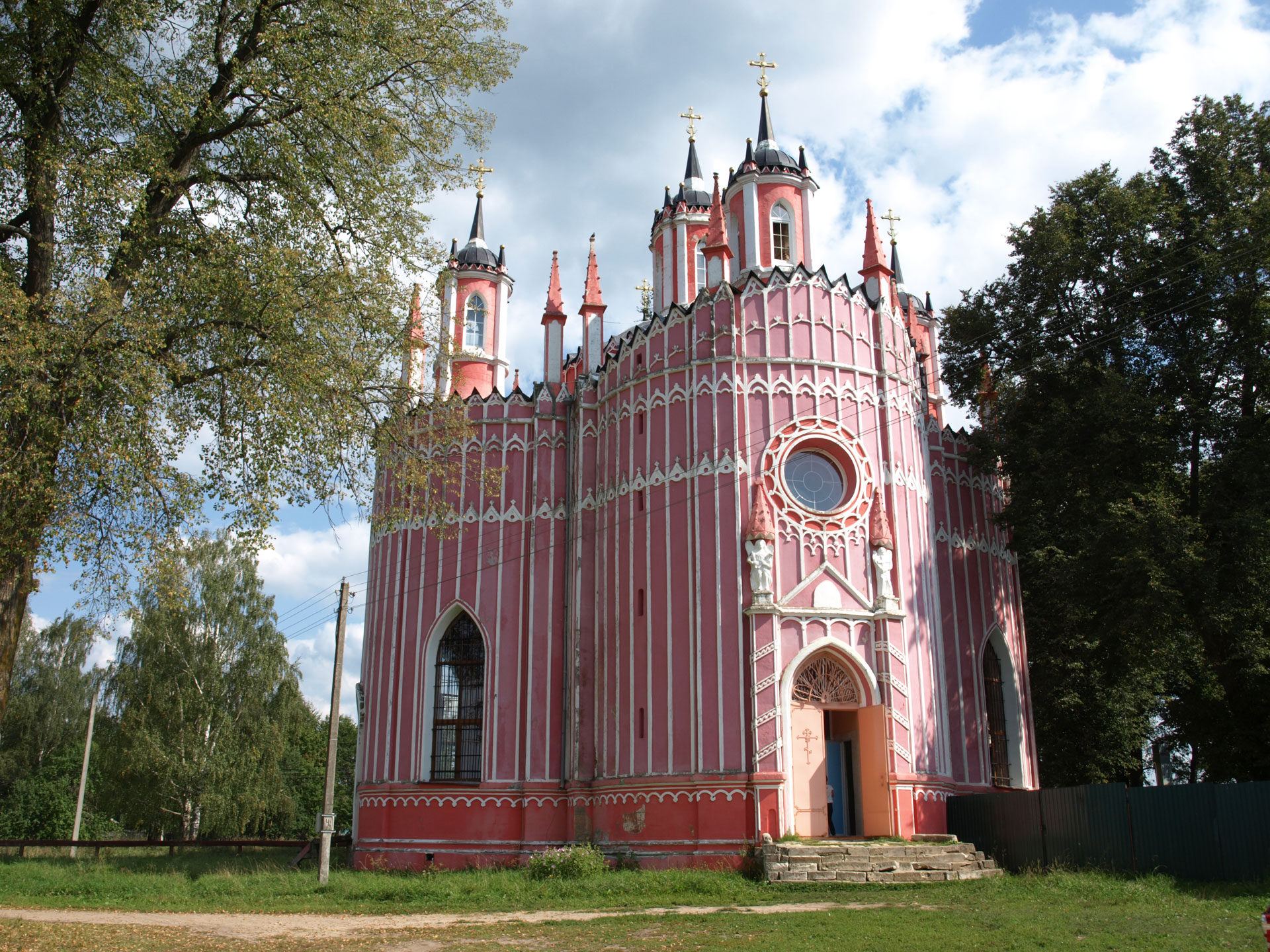 д. Красное, Преображенская церковь